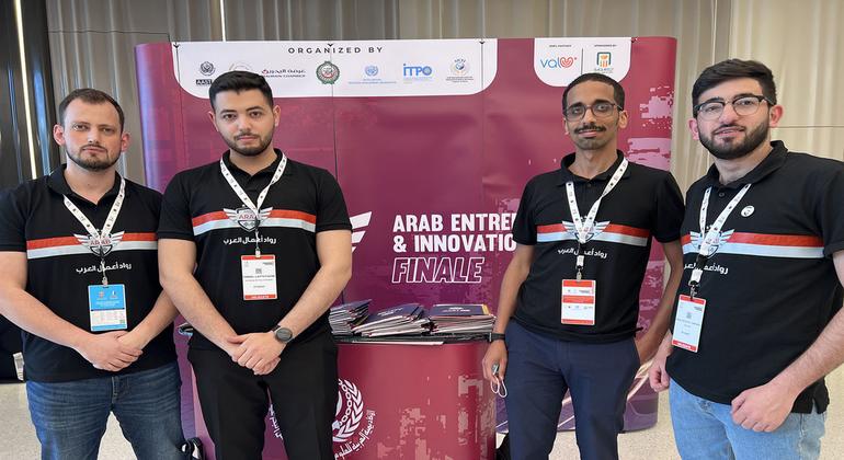 أربعة مشاركين في مسابقة رالي العرب لريادة الأعمال 2022 التي عقدت في دبي.