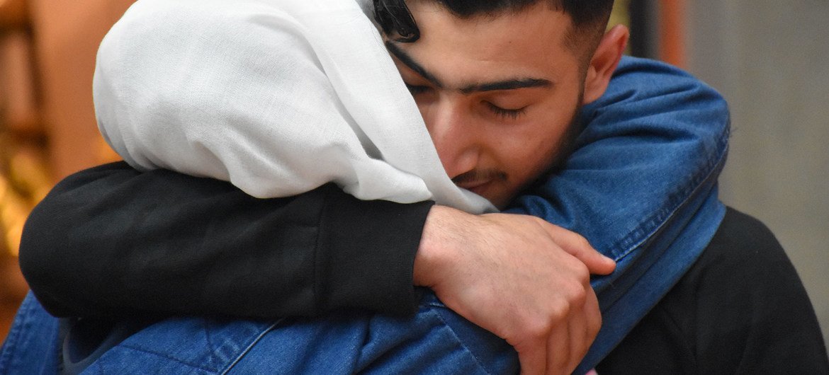 Un adolescent syrien retrouve sa famille en Allemagne.
