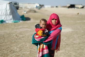 O assentamento informal de Salhabiya, na zona rural de Raqqa, nordeste da Síria, abriga muitas famílias deslocadas.
