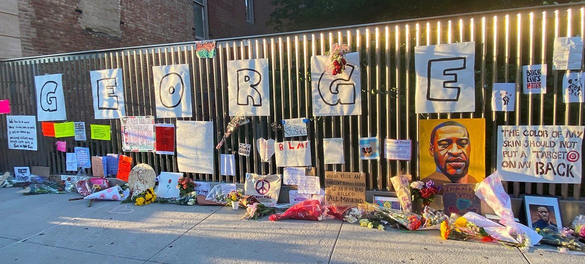 Memorial em honra de George Floyd, no Harlem, Nova Iorque. A morte do americano deu início à onda de protestos nos EUA.
