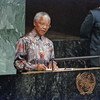 Nelson Mandela se dirige a la Asamblea General de la ONU en septiembre de 2004.