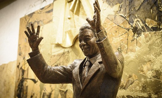 Estátua de Nelson Mandela na sede da ONU em Nova Iorque