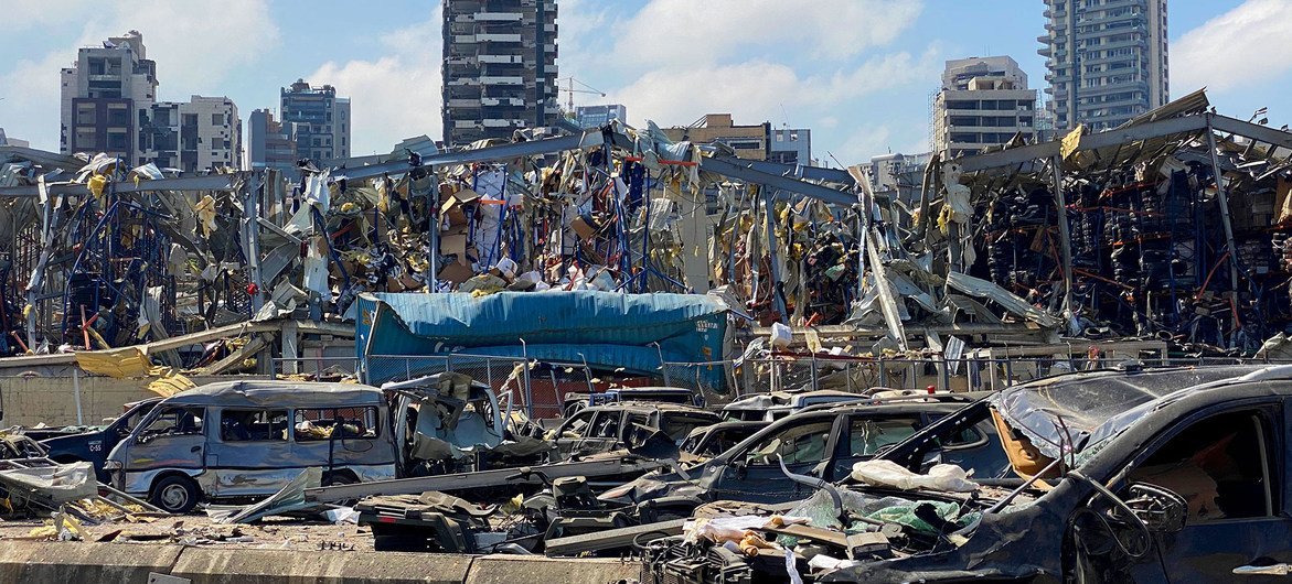 Scènes de destruction dans la zone portuaire de Beyrouth après la double explosion de mardi dernier.