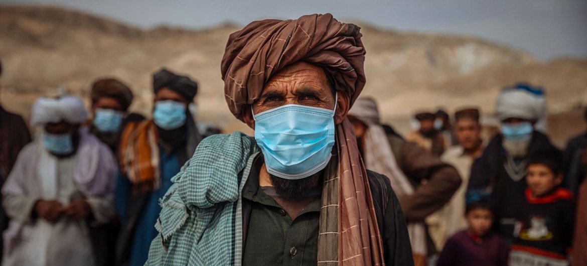 阿富汗有超过 500 万人在境内流离失所，其中包括赫拉特的这些家庭。