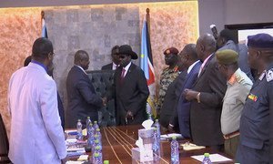 En 2019, le chef rebelle Riek Machar rencontre le Président du Soudan du Sud, Salva Kiir, dans la capitale du pays, Juba (photo d'archives)