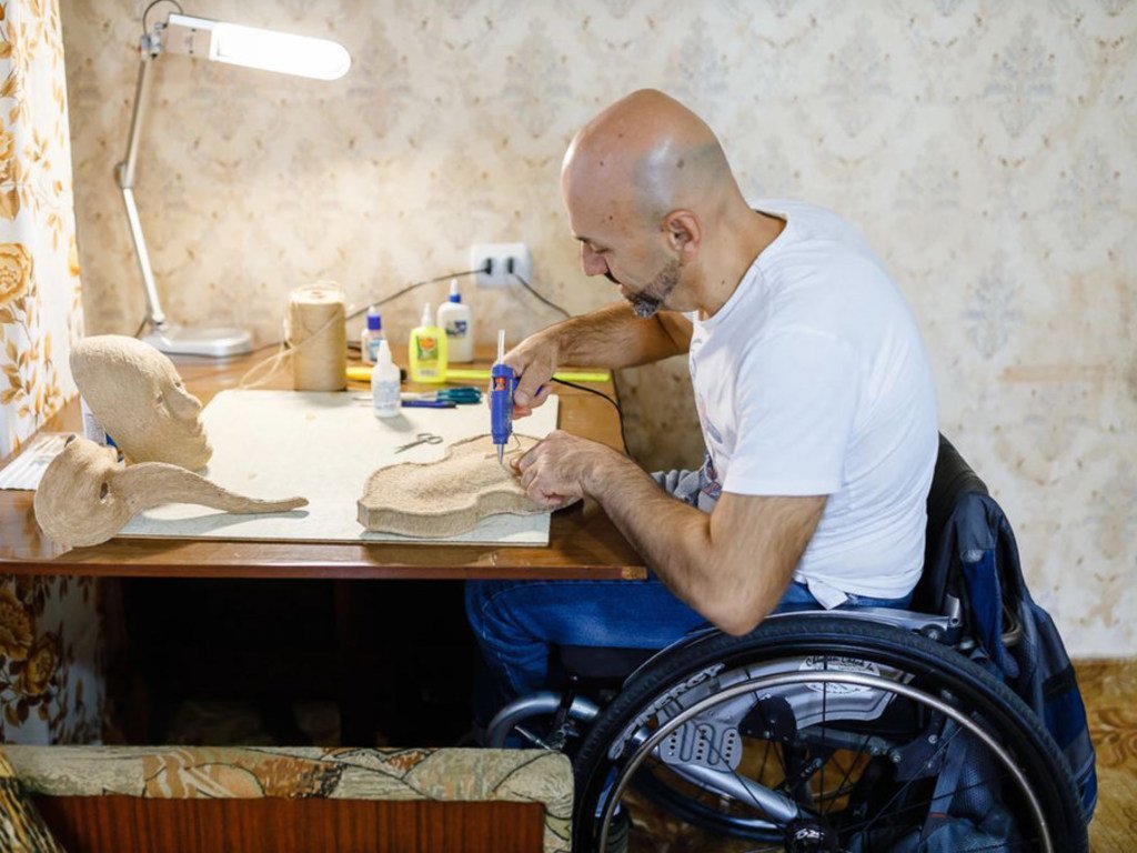 En Moldova, Dmitry Kuzuk a perdu l'usage de ses deux jambes après un accident de voiture