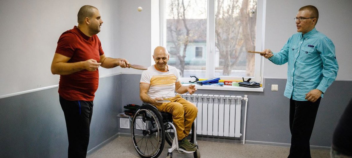 Чтобы помочь в физической и социальной реабилитации людям с ограниченными возможностями, Дмитрий стал приглашать их в спортивный центр