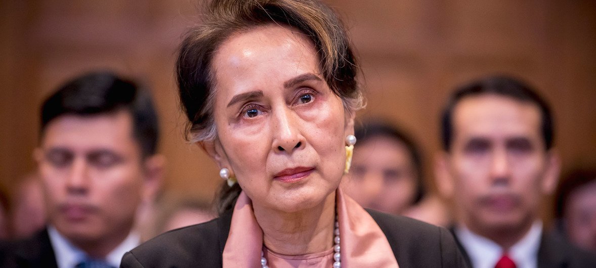 Госсоветник Мьянмы, лауреат Нобелевской премии мира, Аун Сан Сун Чжи на заседании Международного суда ООН. 10 декабря 2019 года. 