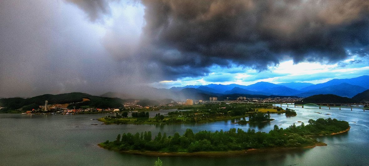 Nuages ​​d'orage se formant sur Banghwa-ri à Gyeongsangnam-do, République de Corée.