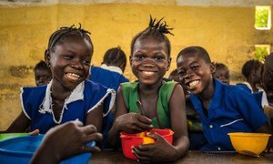 Em abril de 2020, quase todos os países fecharam suas escolas, deixando 370 milhões de estudantes sem acesso a uma refeição diária