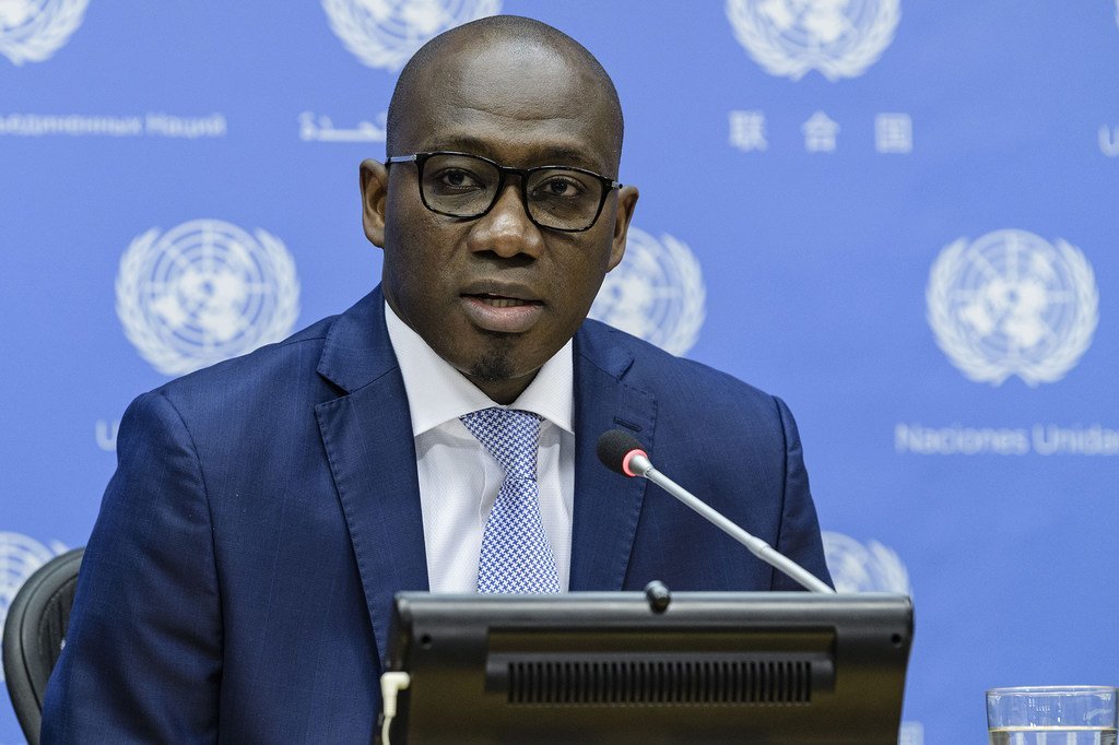 مؤتمر صحفي لرئيس لجنة حقوق الإنسان التابعة للأمم المتحدة الدبلوماسي السنغالي كولي سيك. 
