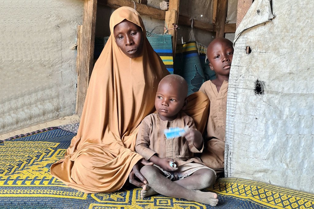 尼日利亚博尔诺州巴卡西营地的一个境内流离失所家庭。
