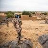 جنود حفظ سلام تابعين لبعثة الأمم المتحدة المتكاملة متعددة الأبعاد لتحقيق الاستقرار في مالي في دورية في أغيلوك، مالي.