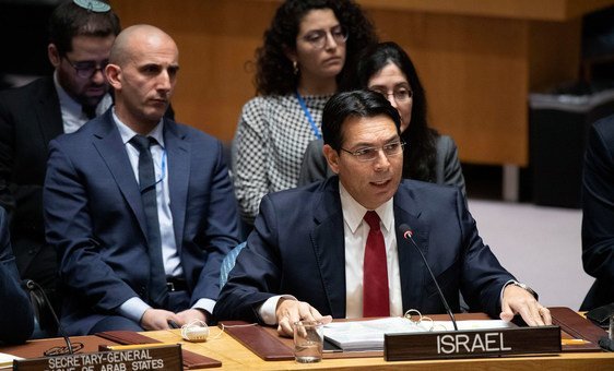المندوب الإسرائيلي الدائم لدى الأمم المتحدة، داني دانون، يخاطب مجلس الأمن خلال جلسة لمناقشة الوضع في الشرق الأوسط بما فيها المسألة الفلسطينية