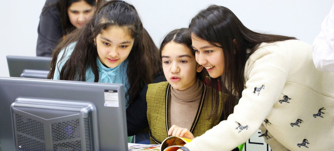 Jovens do Uzbequistão estão usando a tecnologia para ajudar a melhorar a vida da população