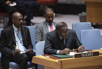 السفير عمر محمد أحمد صديق، مندوب السودان الدائم لدى الأمم المتحدة، متحدثا خلال جلسة مجلس الأمن التي مدد بموجبها ولاية لجنة الخبراء المعنية بالعقوبات المرتبطة بدارفور. فبراير 2020.