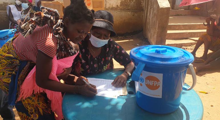 Na sequência da Tempestade Tropical Ana, mais de 200 kits de dignidade contendo artigos de higiene foram distribuídos pelo Unfpa a mulheres na Província da Zambézia