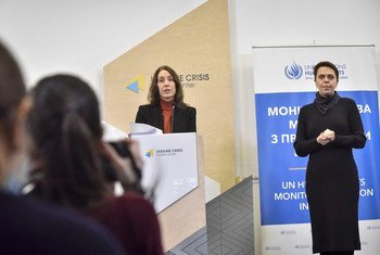 Глава Мониторинговой миссии УВКПЧ Матильда Богнер (в центре) представила доклад о ситуации в области прав человека на Украине.