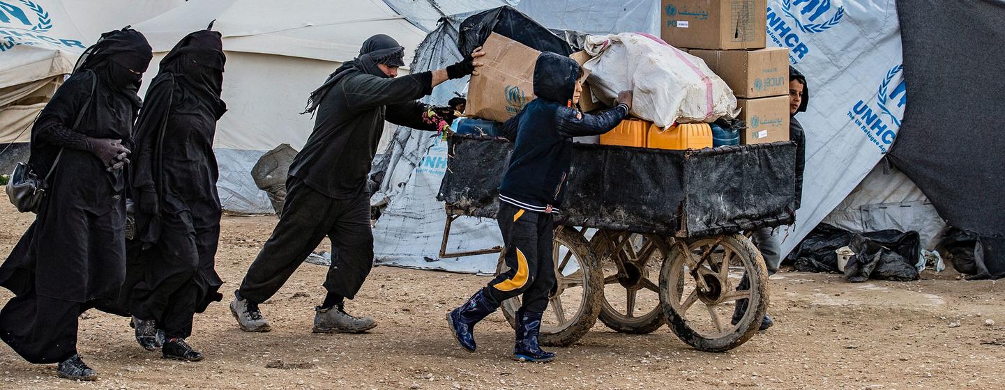 Des années de conflit, de déplacement et d'épuisement des ressources financières ont laissé les familles syriennes dans l'incapacité de répondre aux besoins les plus élémentaires de leurs enfants, notamment les vêtements d'hiver.