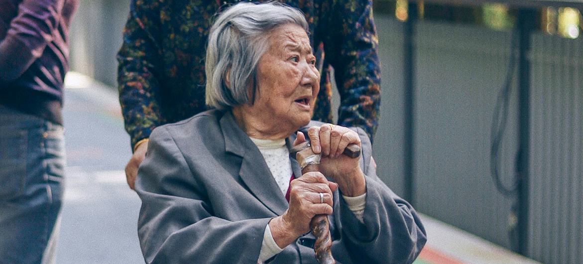 长期护理系统使老年人能够得到护理和支持，使他们能够过上符合其基本权利的生活。