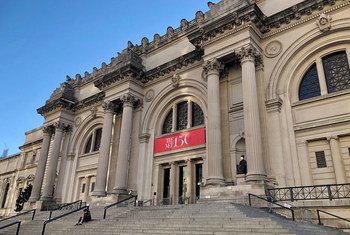 न्यूयॉर्क सिटी स्थित मैट्रोपोलिटन कला संग्रहालय का एक दृश्य जिसे कोविड-19 महामारी के कारण बन्द कर दिया गया है. दुनिया भर में बड़ी संख्या में संग्रहालय इस महामारी से प्रभावित हुए हैं.