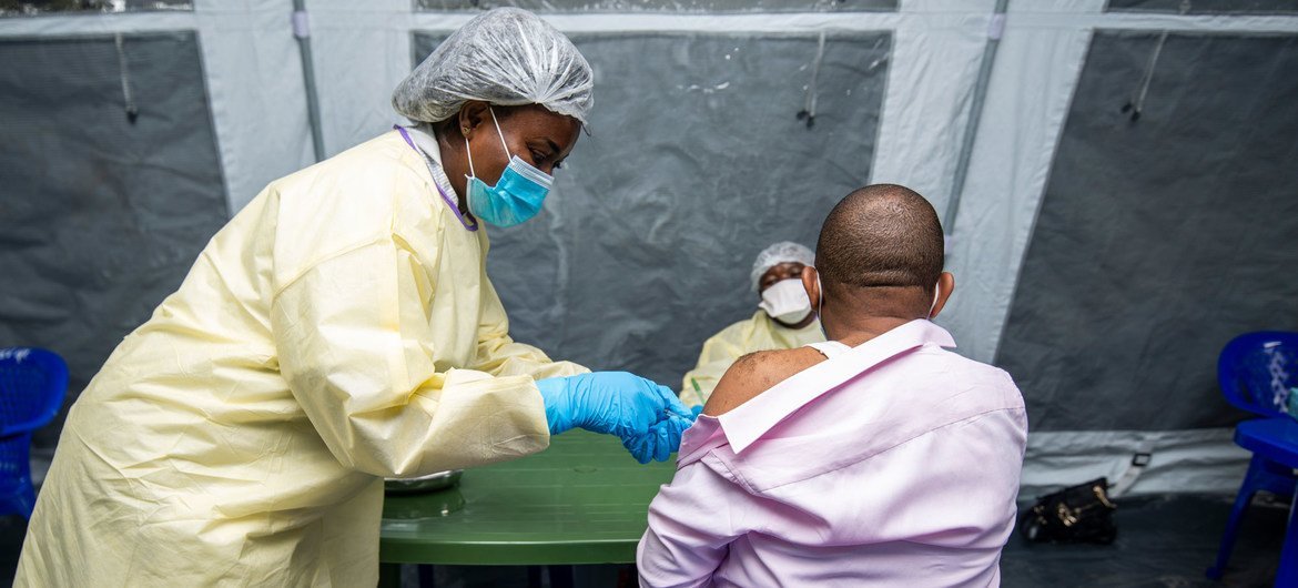 在刚果民主共和国戈马发起了针对新冠的疫苗接种运动，通过新冠疫苗全球获取机制获得疫苗。