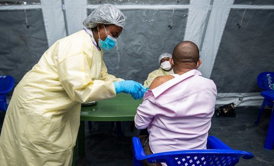 En vaksinasjonskampanje mot COVID-19 lanseres i Goma, Den demokratiske republikken Kongo, med vaksinene mottatt gjennom COVAX-initiativet.