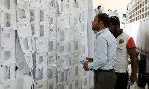 Manual recount of votes from 2018 national election, Baghdad International Fair, Iraq. (file) 