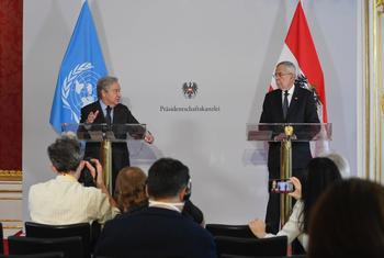 Генеральный секретарь Антониу Гутерриш и президент Австрии на совместной пресс-конференции в Вене