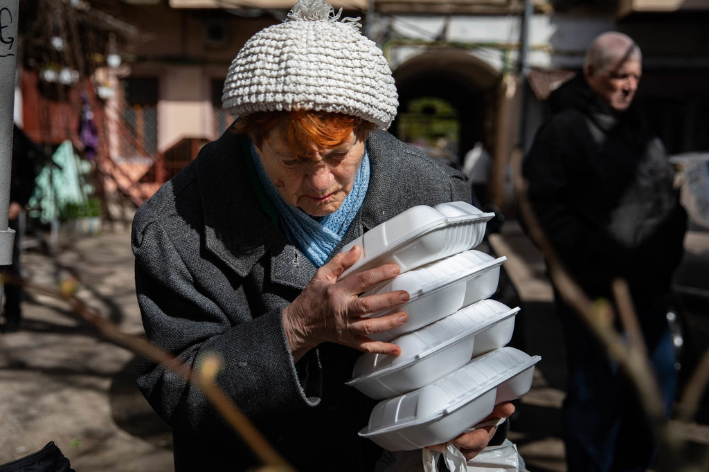 Muchas personas en Ucrania dependen de los alimentos proporcionados por la ONU y otras agencias.