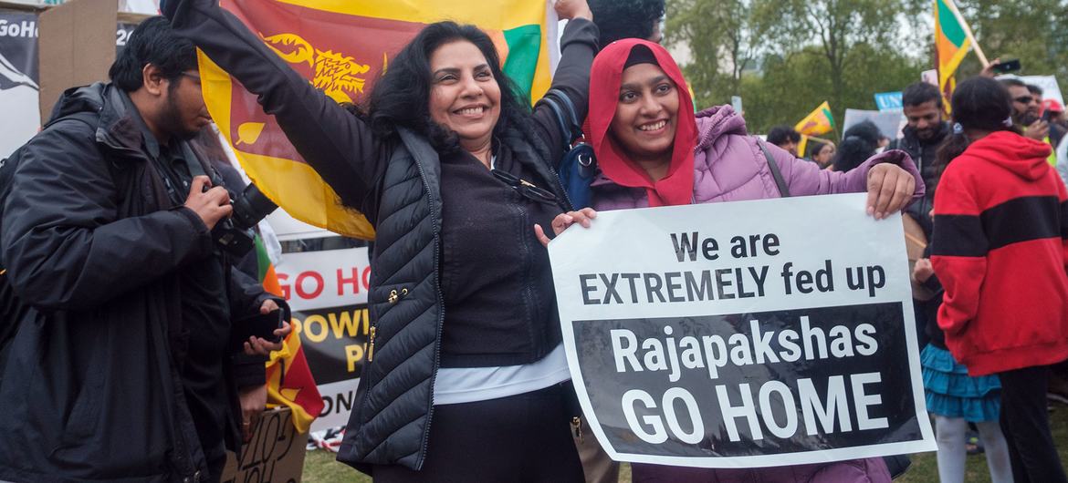 Manifestantes protestando en Londres contra el gobierno de Sri Lanka.