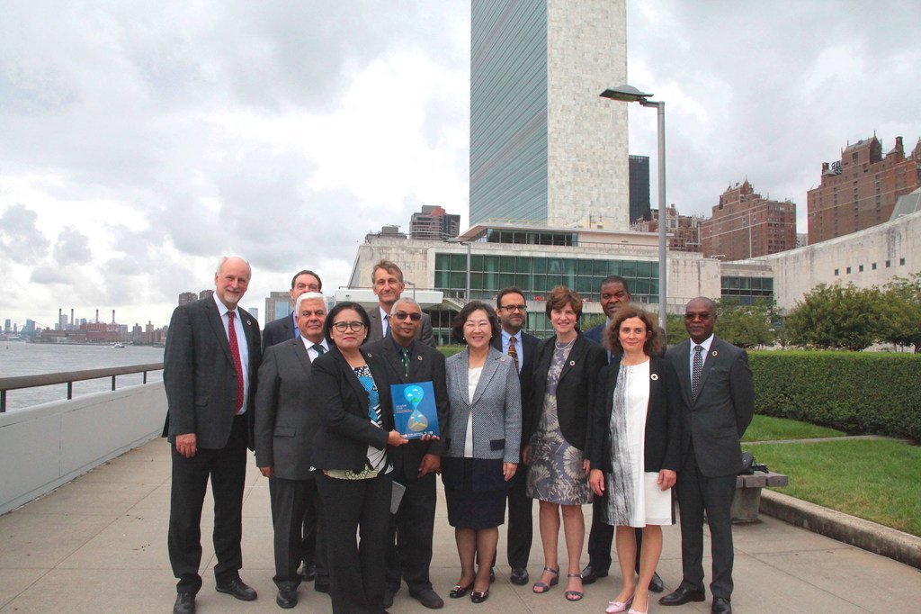 Les auteurs du rapport 'L'avenir, c'est maintenant : la science au service du développement durable' au siège de l’ONU à New York