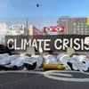 Manifestação fora do recinto da COP26 representando as vítimas da crise climática