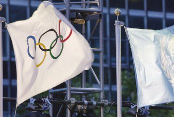 奥林匹克旗帜与联合国旗帜