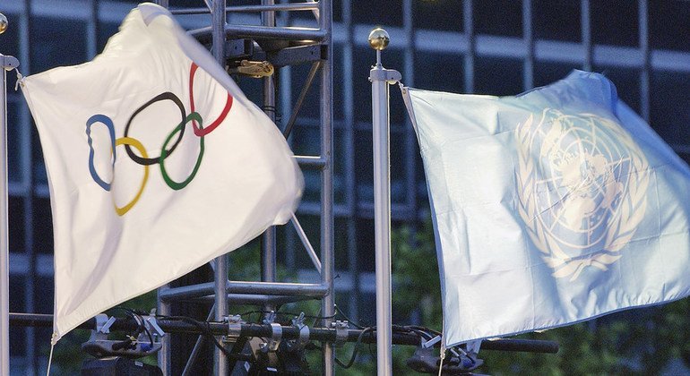 奥林匹克旗帜与联合国旗帜