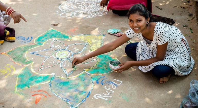 Adolescents in India meet once a month, where they learn about nutrition, including the need to eat food in the three colours of the national flag – orange, white and green. 