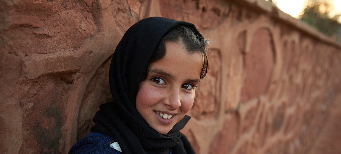Какое будущее ждет эту юную жительницу одного из горных районов Марокко? В ООН призывают обеспечить молодежи, живущей в горах, возможность учиться и найти работу.