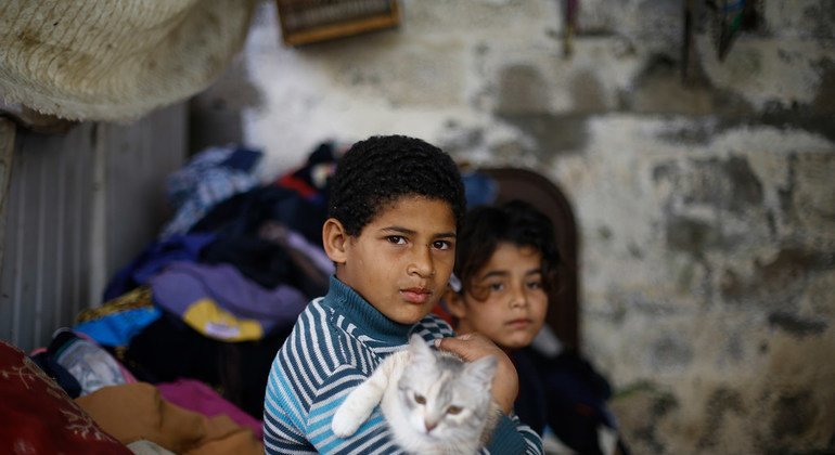 Ibrahim de 10 años en un refugio en la Franja de Gaza, territorio palestino.