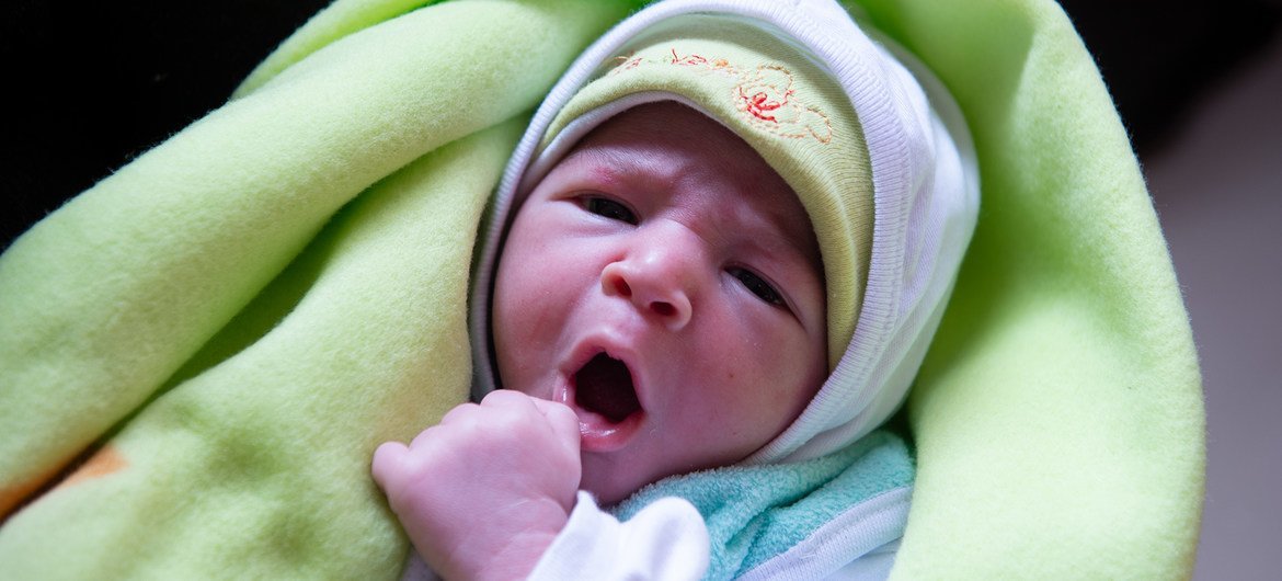 Recem-nascidos, como este bebê em Marrocos, estão entre os mais vulneráveis