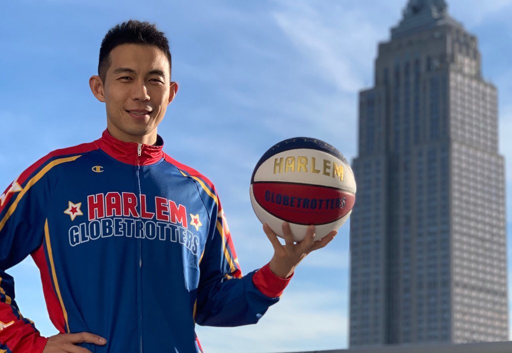 今年加入“哈林篮球队”的首位中国球员姜山。
