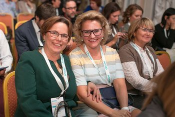 Заведующая лабораторией ИНВИТРО в Санкт-Петербурге Наталья Пешкова c коллегами на конференции