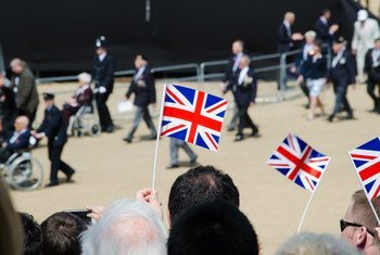 Des anciens combattants britanniques des guerres passées défilent au Royaume-Uni.