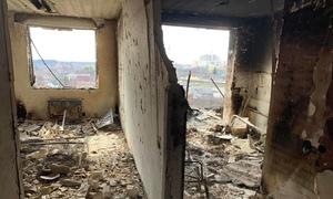 Destruction dans un bâtiment résidentiel à Boutcha, dans la banlieue de Kyïv, en Ukraine.