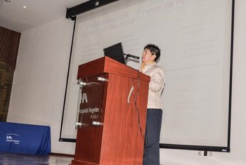 La doctora en bioética, Cruz Netza, imparte una conferencia en Mëxico.