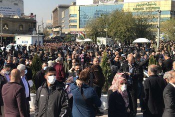 تقليص حرية التعبير بشكل متزايد في إقليم كردستان العراق. يتجمع الناس في مركز السليمانية، مدينة السليمانية، إقليم كردستان ، 2 ديسمبر 2020.