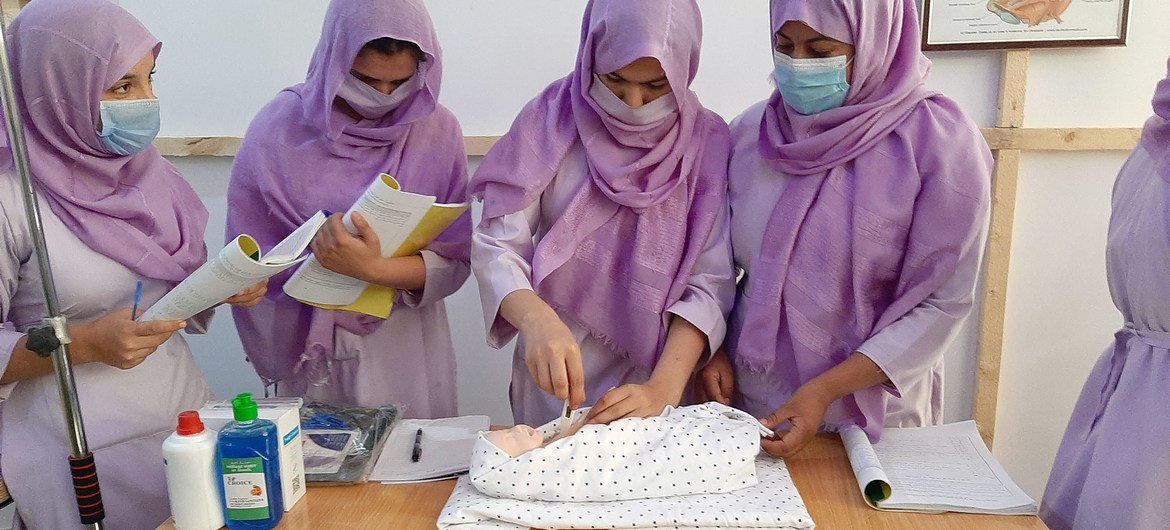 Midwifery students Kandahar, Afghanistan, larn  captious  life-saving skills.