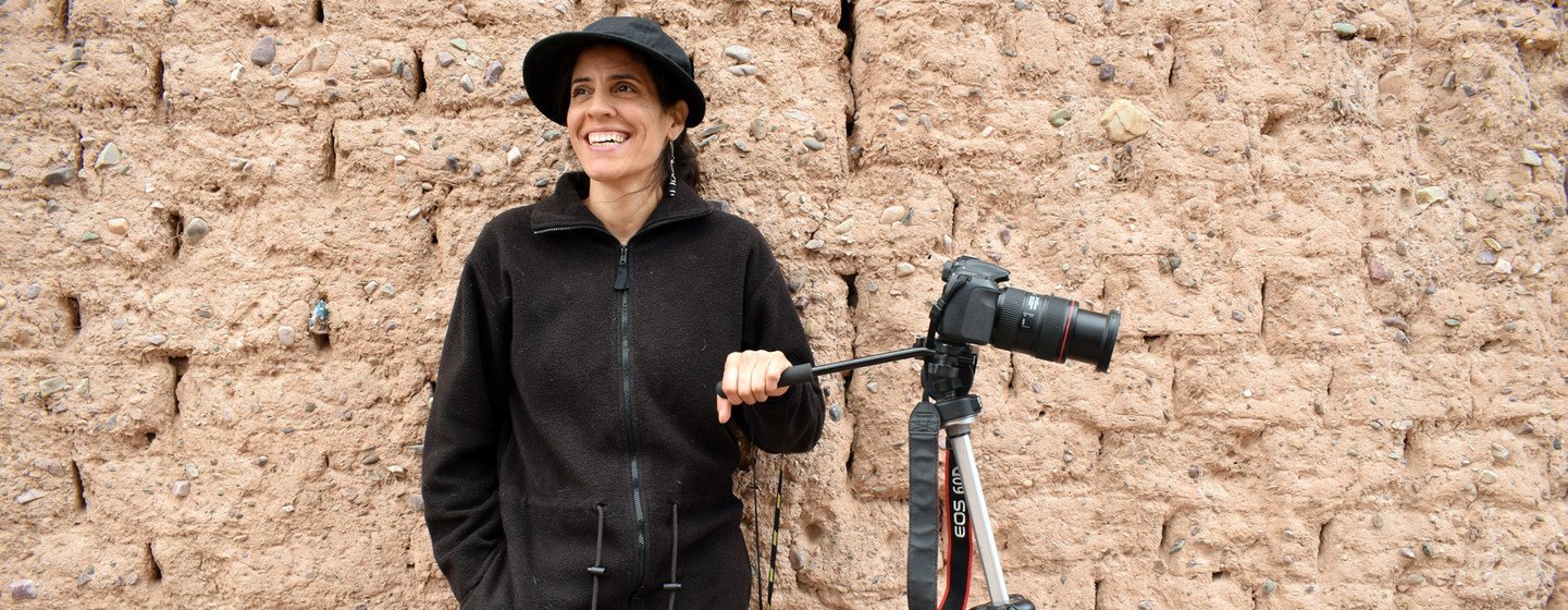 Aldana es una mujer argentina que ha creado un taller de cine en un pueblo del norte del país para que los jóvenes expresen sus emociones e ideas, al tiempo que se empoderan.