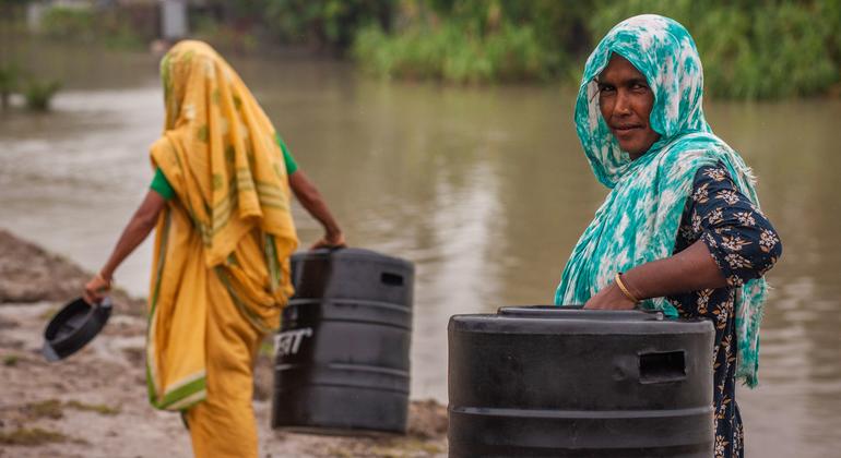 Women prepare for expected flooding in Kurigram, Bangladesh.