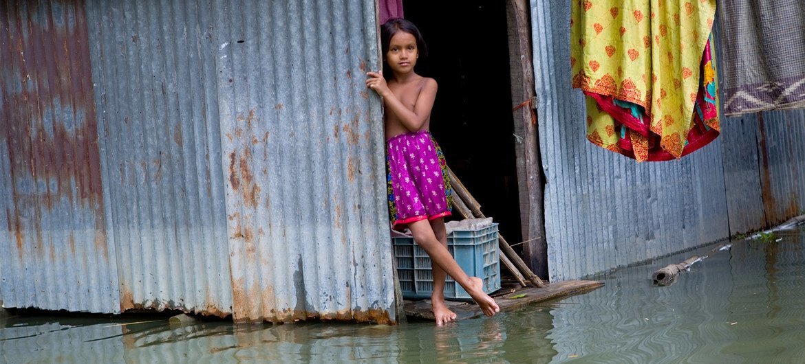 Cheias, como esta em Bangladesh, são o desastre natural mais comum