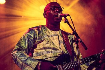 Malian singer and guitarist Vieux Farka Touré.